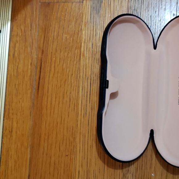 Hard case eyeglasses. Brand new .10 Cases for 5$. - Picture 3 of 3